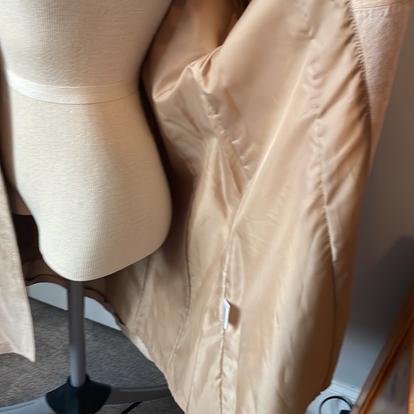 Three-quarter length suede three button jacket. Size 8 by John Paul Richard. - Picture 6 of 7